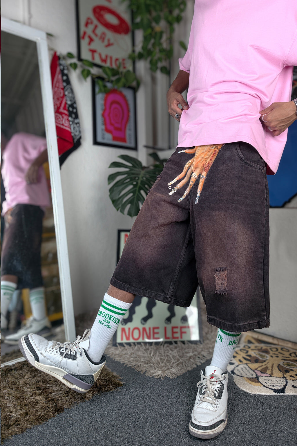 Burgundy wash - hand
